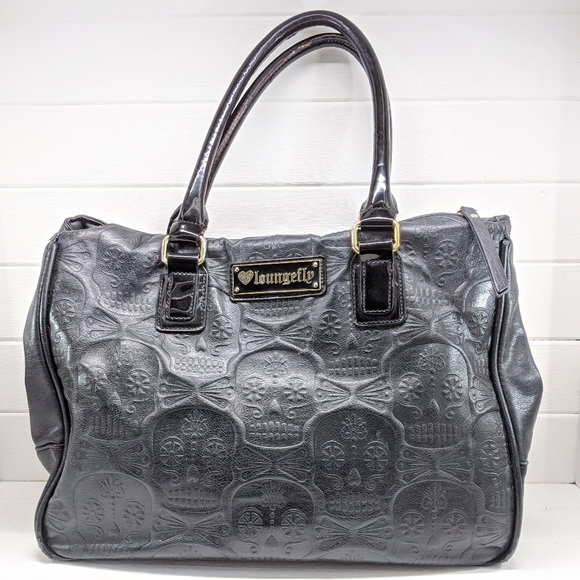loungefly skull bag